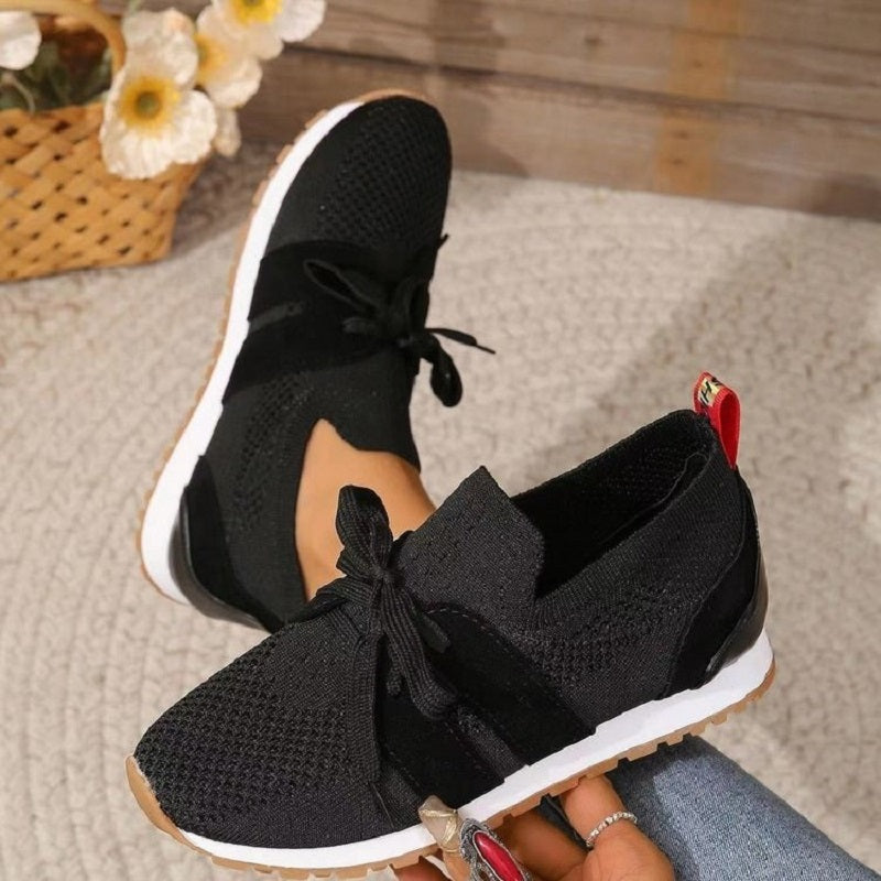 Knitted flat trainers with platform