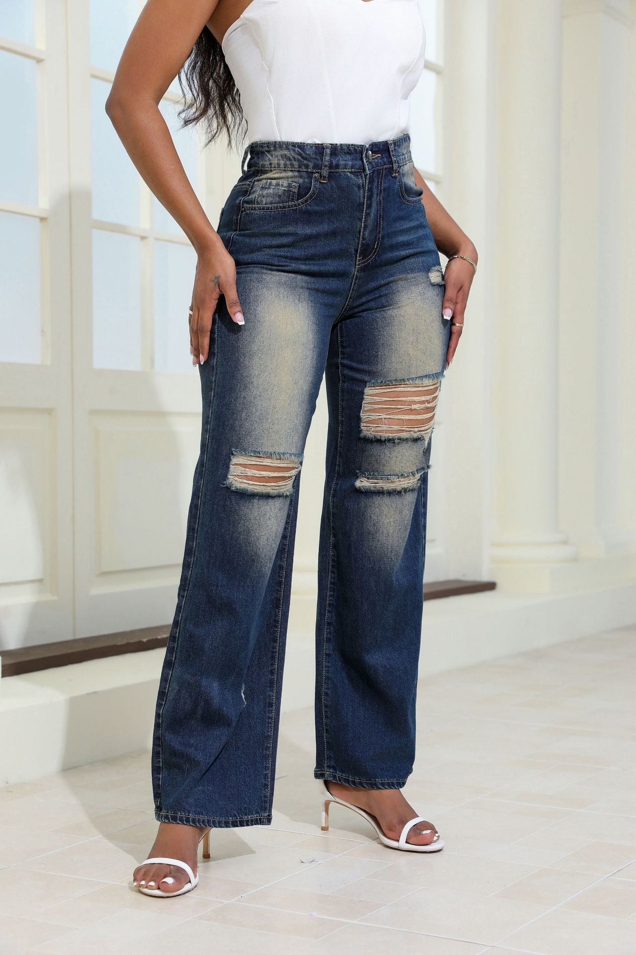 Women - Wide Cut Jeans - High Waist, Comfortable Denim - Trendy Fit for Effortless Style