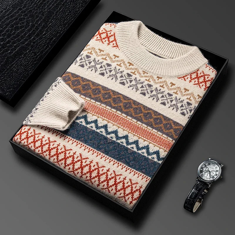 Men's patterned round neck jumper for winter comfort