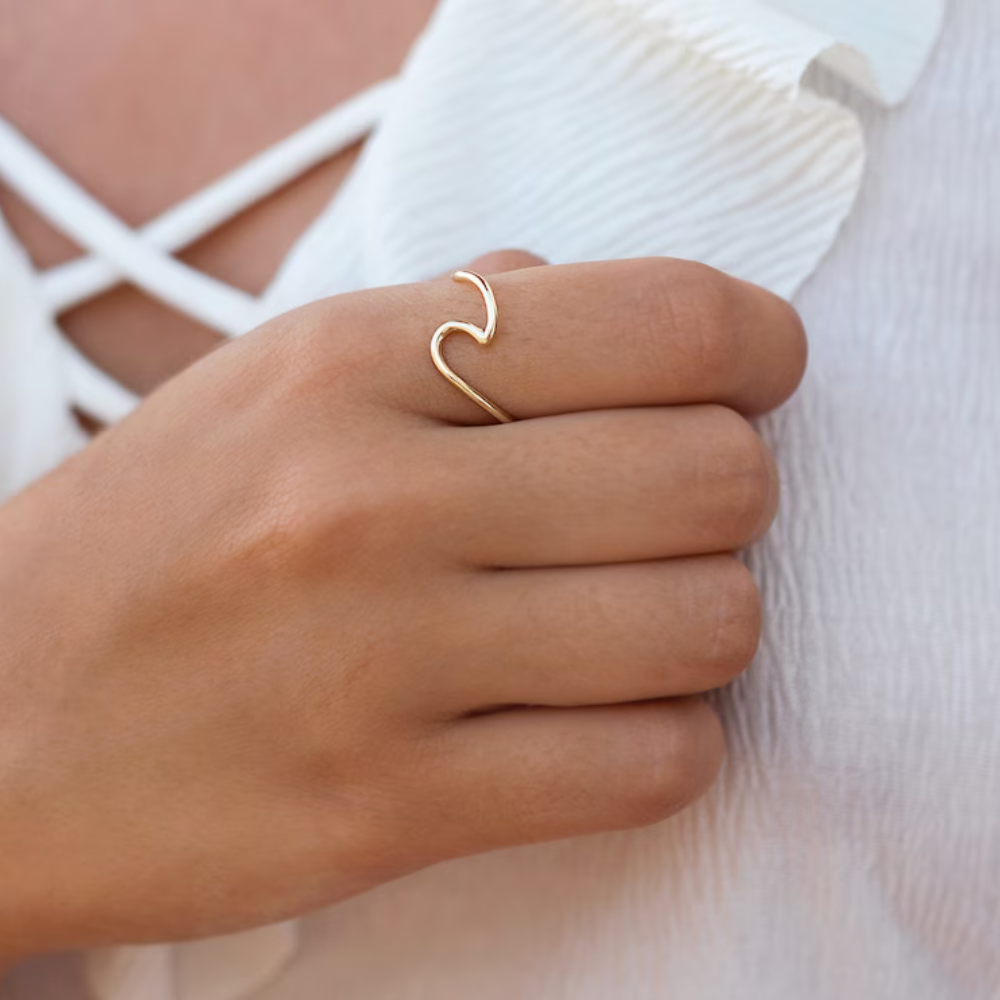 Minimalist wave ring