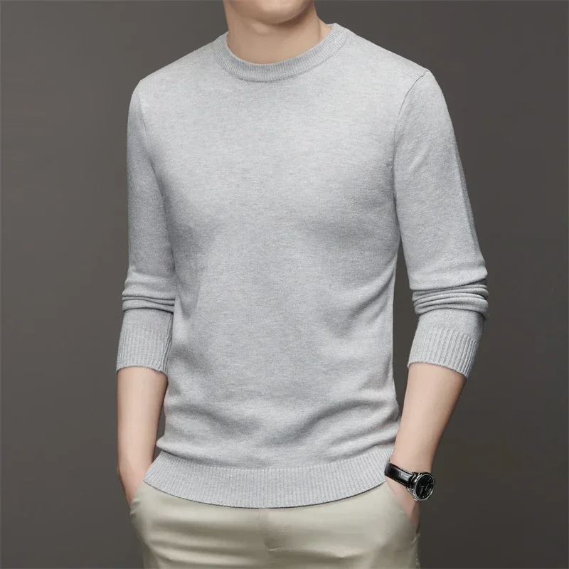 Simple Round Neck Men's Sweater with Elegant Fit