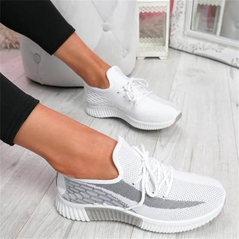 Breathable flat lace-up shoes