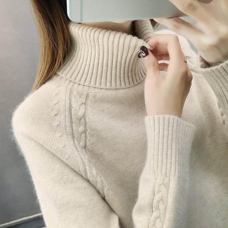 Women's Turtleneck Jumper - Elegant Loose Fit - Cozy Knit Sweater for Chic Style