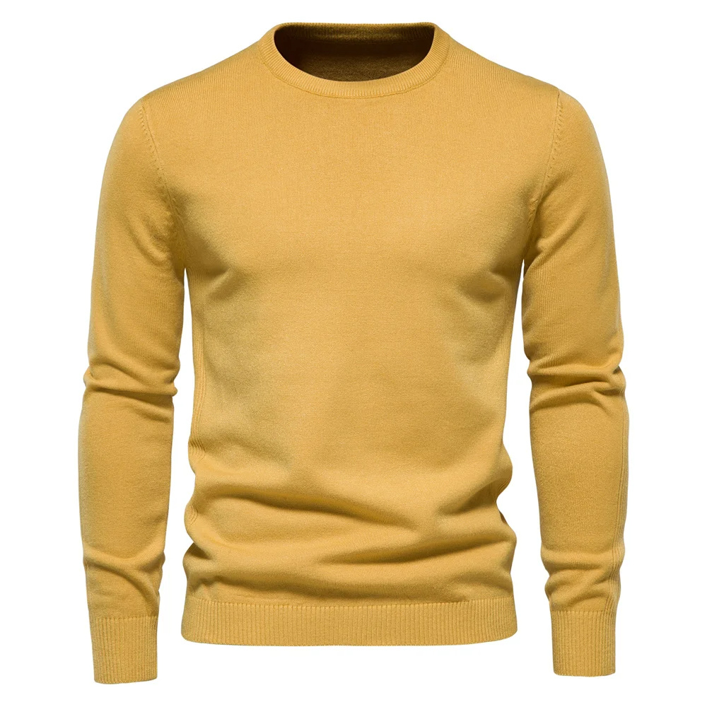 Minimalist round neck men's jumper for timeless style