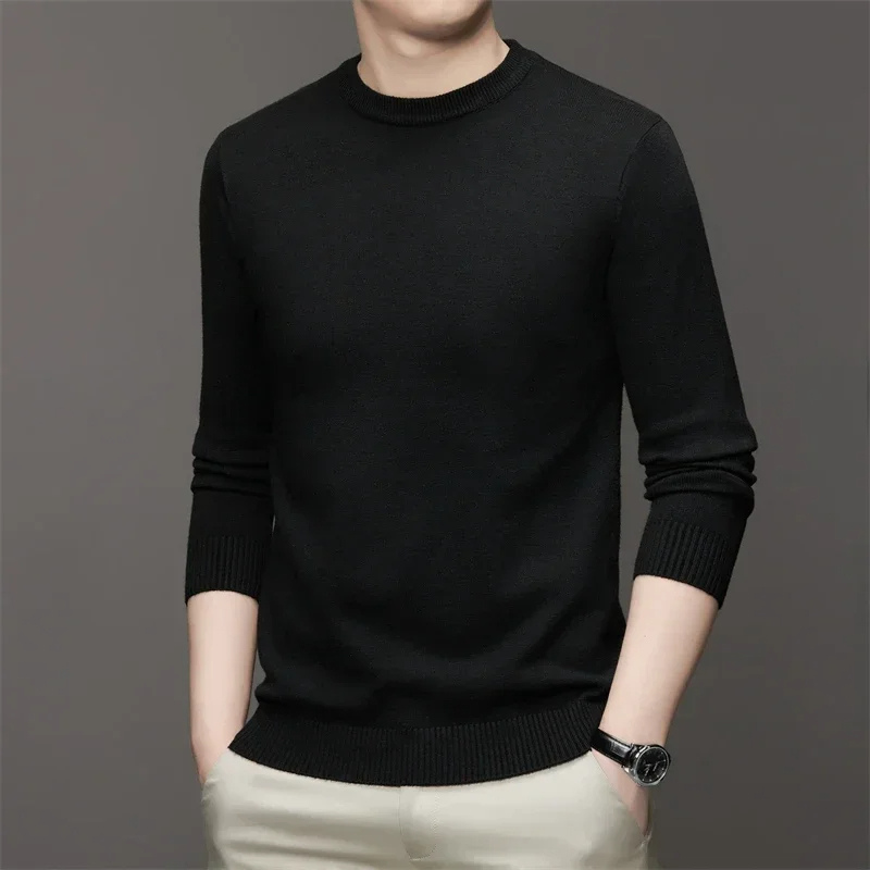 Simple Round Neck Men's Sweater with Elegant Fit