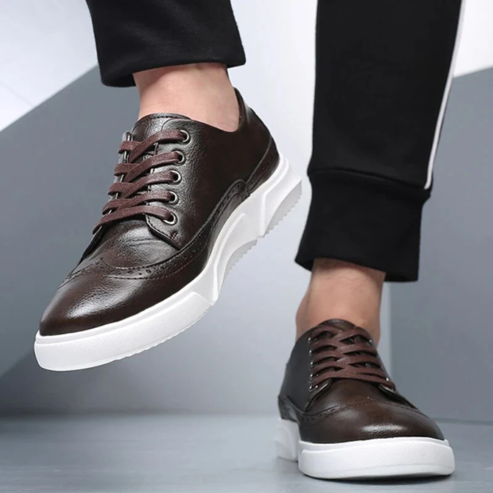 Elegant men's sneakers with laces and comfort sole