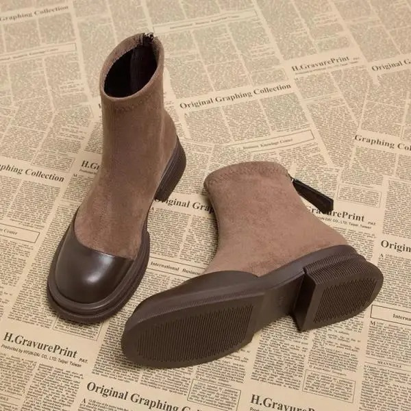 Women's Chelsea Boots in Leather with Non-Slip Sole