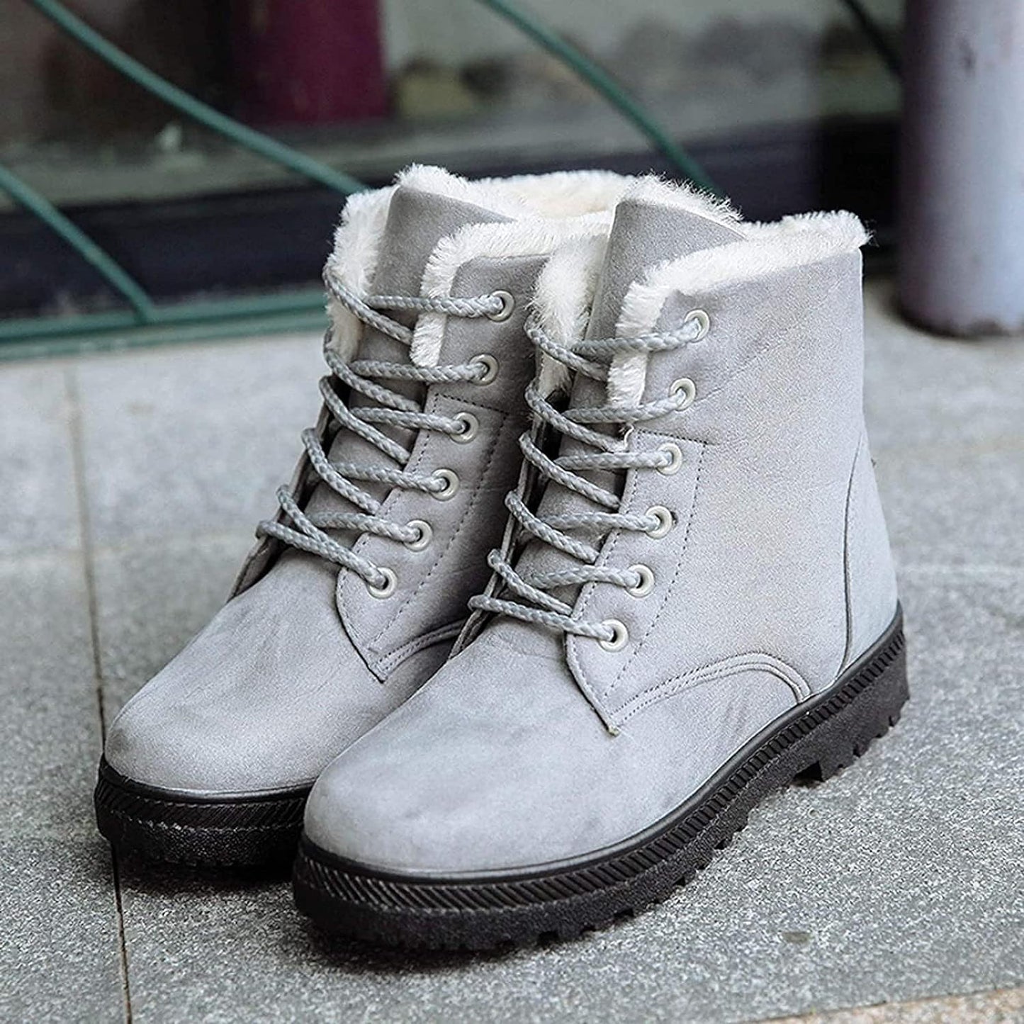 Ladies winter boots with lining