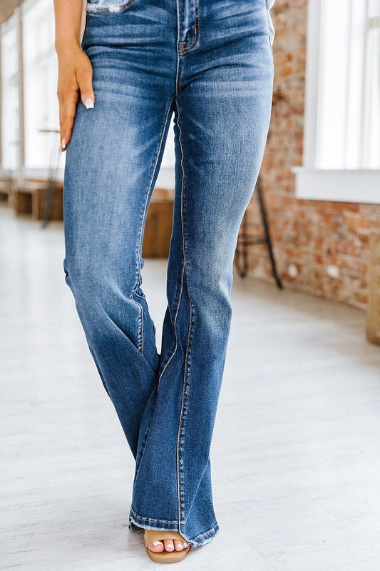 Women - Flare Jeans - High Waist Classic Fit - Effortlessly Chic Style for Every Occasion