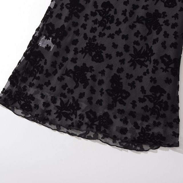 Chic midi skirt with floral lace design