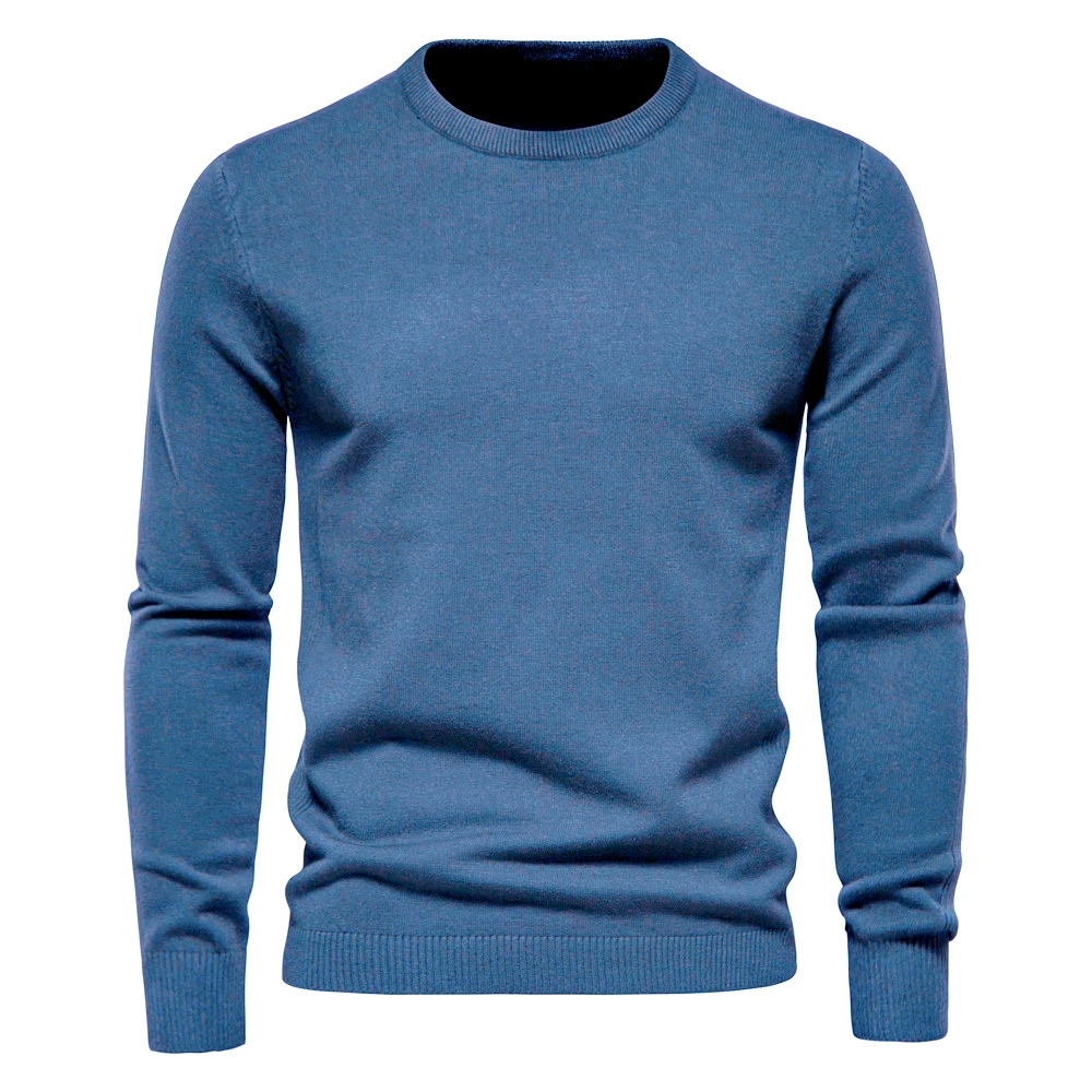 Minimalist round neck men's jumper for timeless style