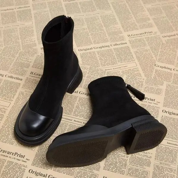 Women's Chelsea Boots in Leather with Non-Slip Sole