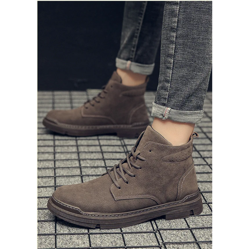 Boots with suede upper and padded insole