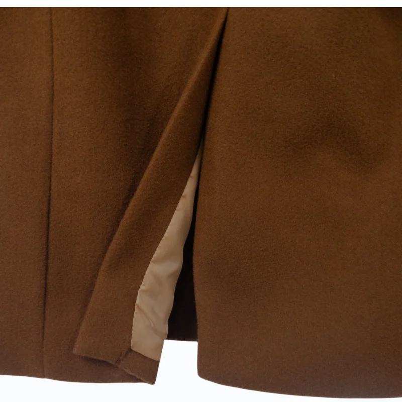 Warm coat with double-button fastening