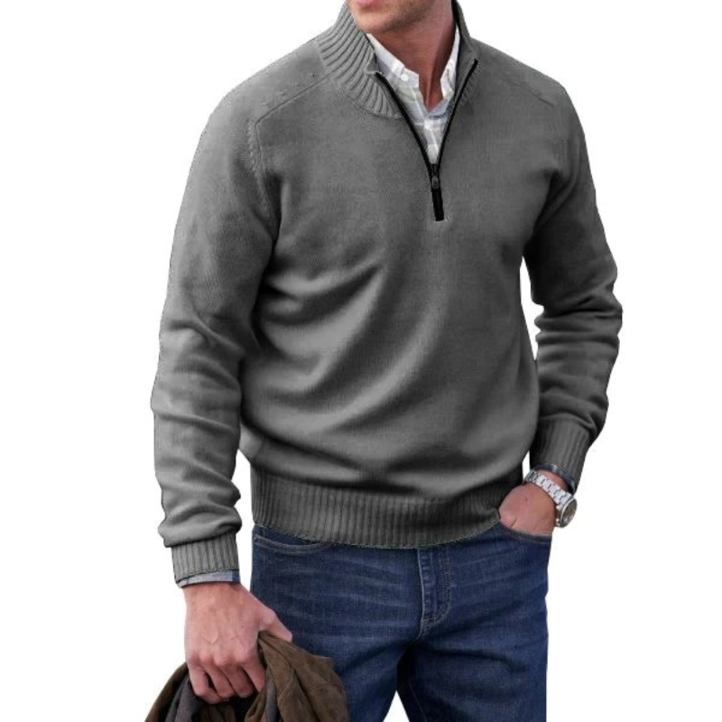 Classic knitted pullover with zip