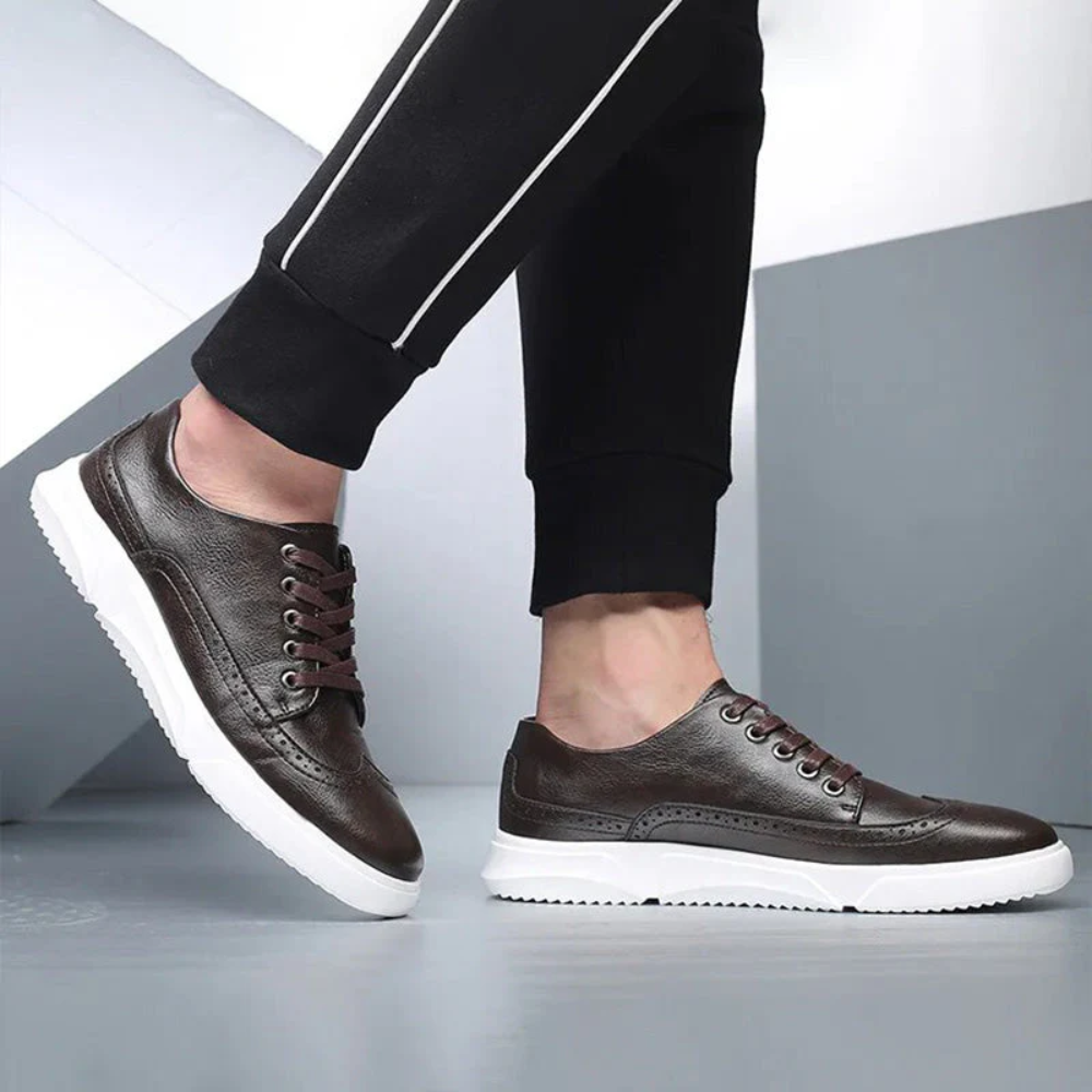 Elegant men's sneakers with laces and comfort sole