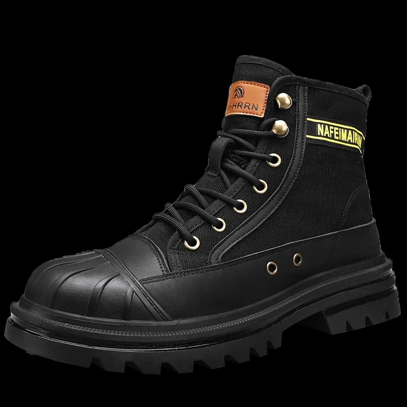 Boots with reinforced toe cap and robust canvas upper material