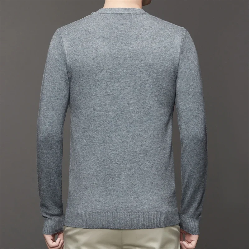 Simple Round Neck Men's Sweater with Elegant Fit