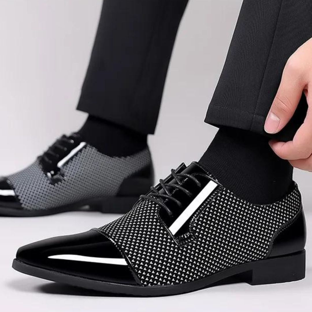 Lace-up shoes with textured surface