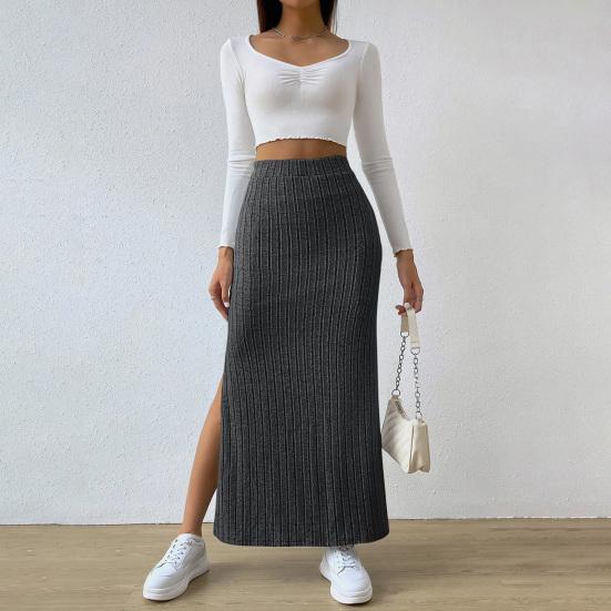 Women - Knitted Skirt - Stylish Side Slit Design - Comfortable and Chic Fashion Essential