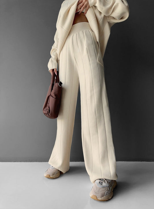 Charming ladies' trousers - Edition 2024