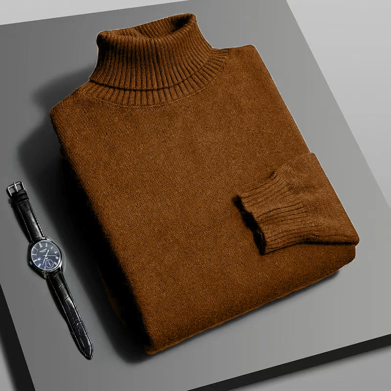 Warm turtleneck jumper in soft knitwear