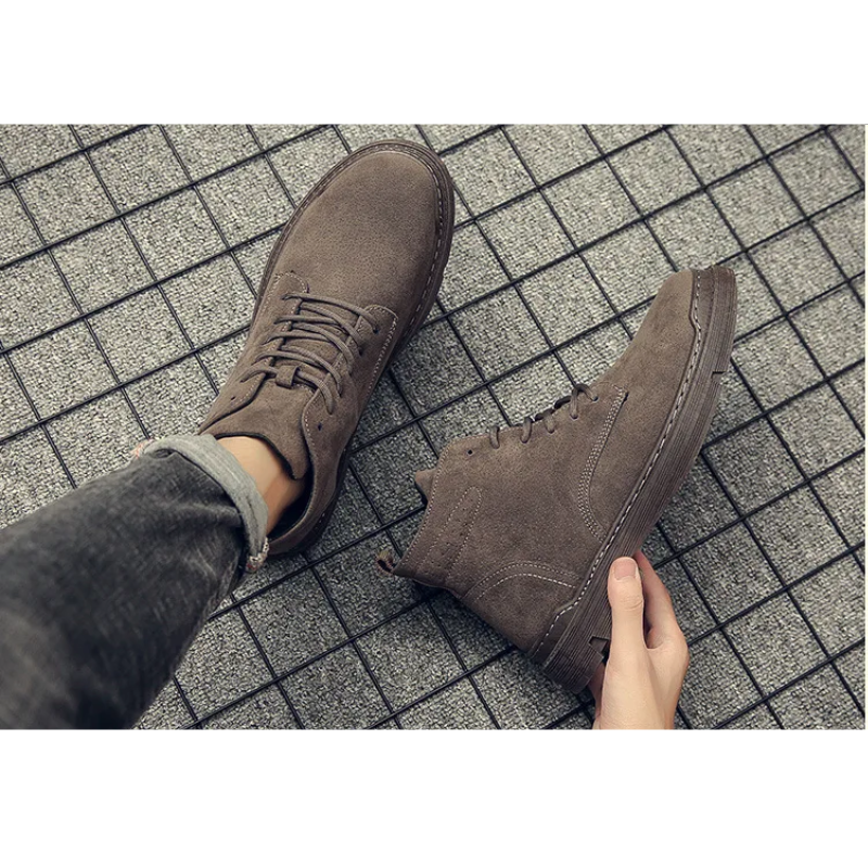 Boots with suede upper and padded insole