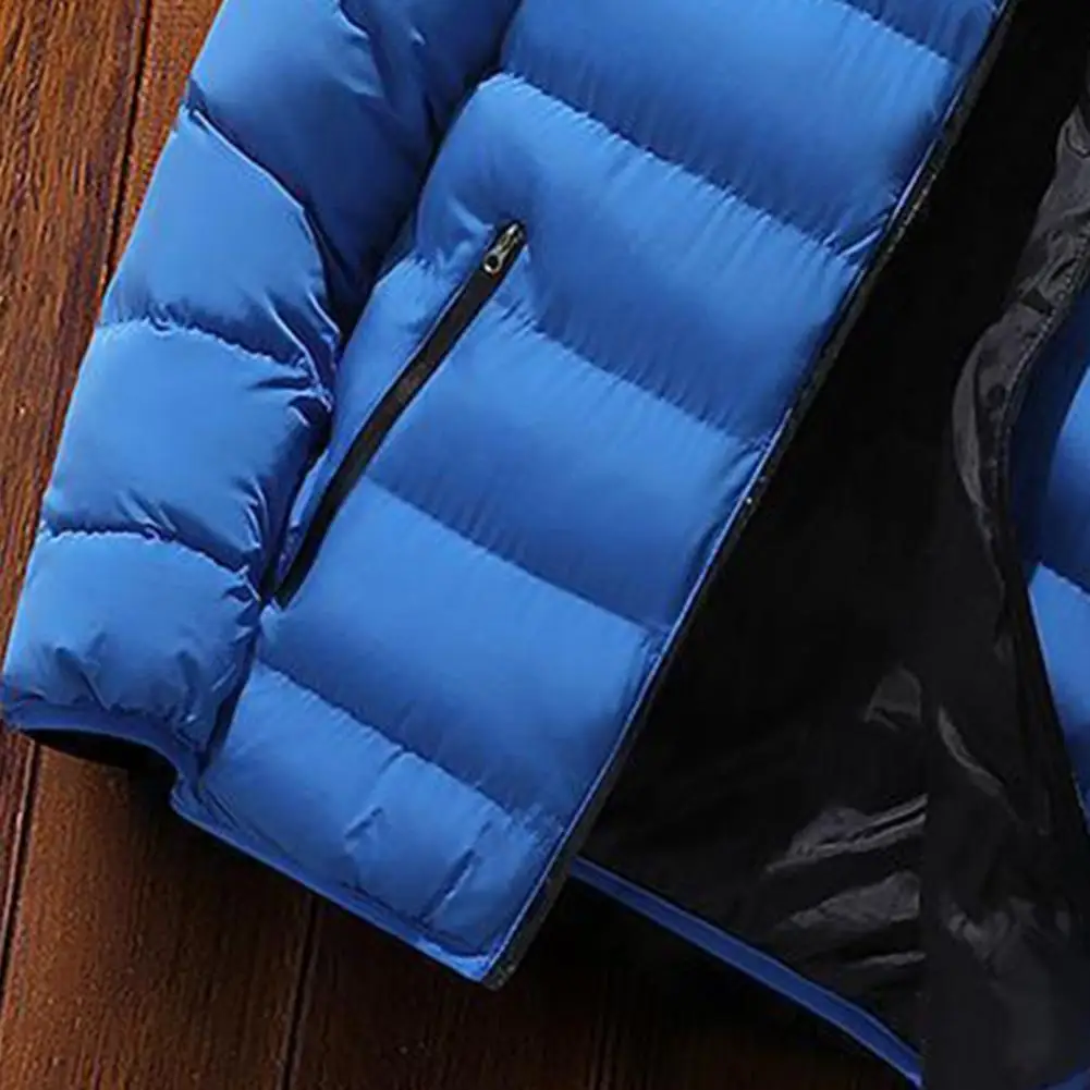 Men's puffer jacket with insulation and side pockets