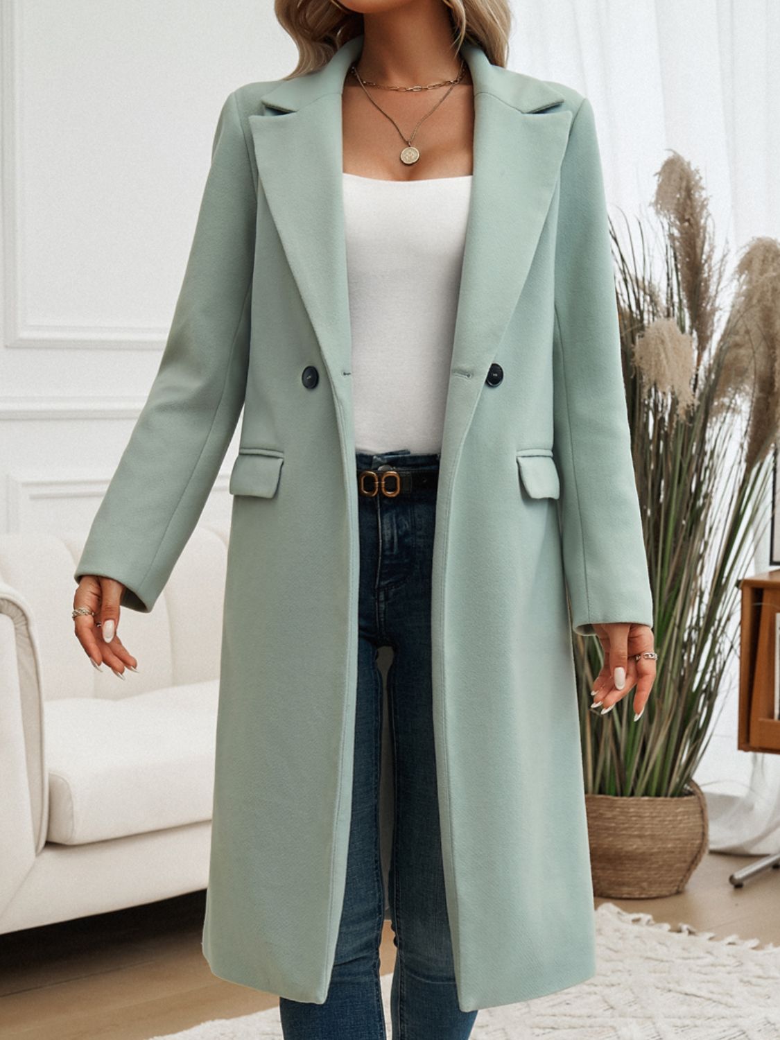 Women - Elegant Coat - Stylish Design - Perfect for Any Occasion