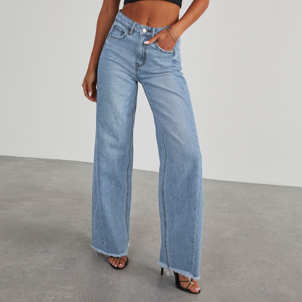 Women - Wide Leg Jeans - High Waisted, Trendy Denim - Stylish & Comfortable Fashion Pants