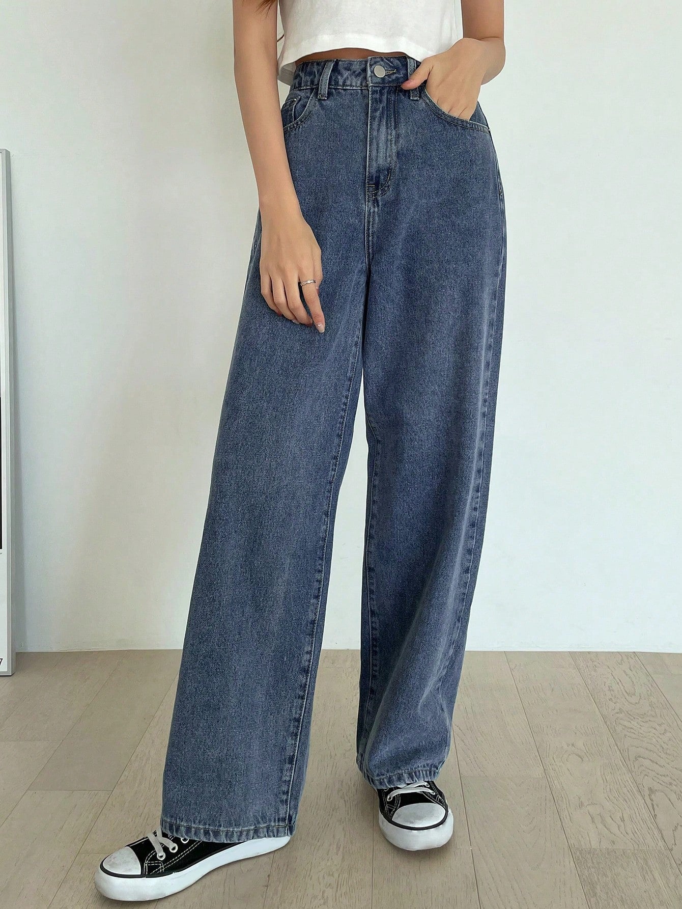 Women - Wide-Leg Jeans - High-Waisted Washed Denim - Stylish & Comfortable Fashion Essential