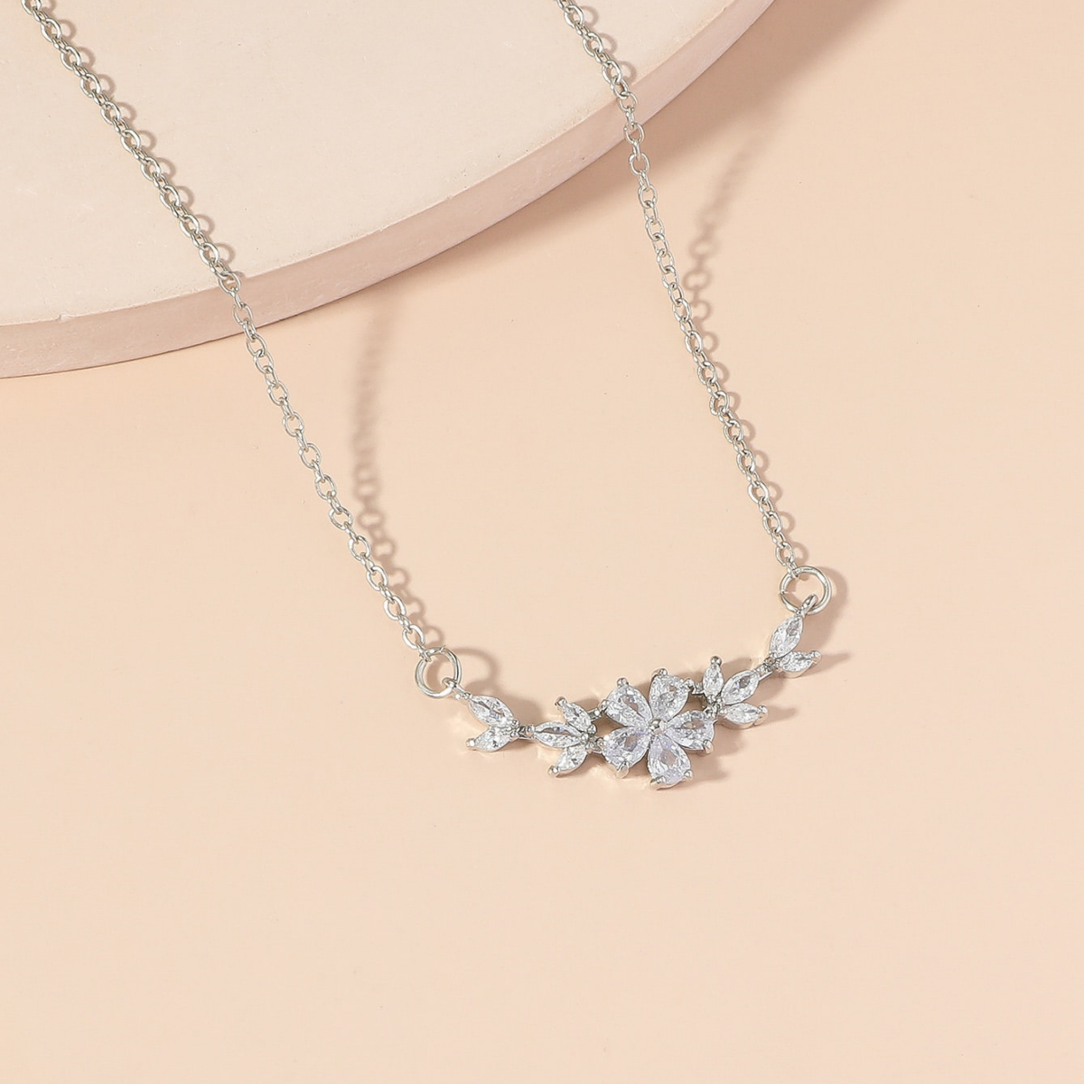 Zirconia flower necklace