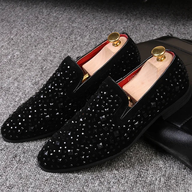 Elegant slip-on shoe with cut-out detail