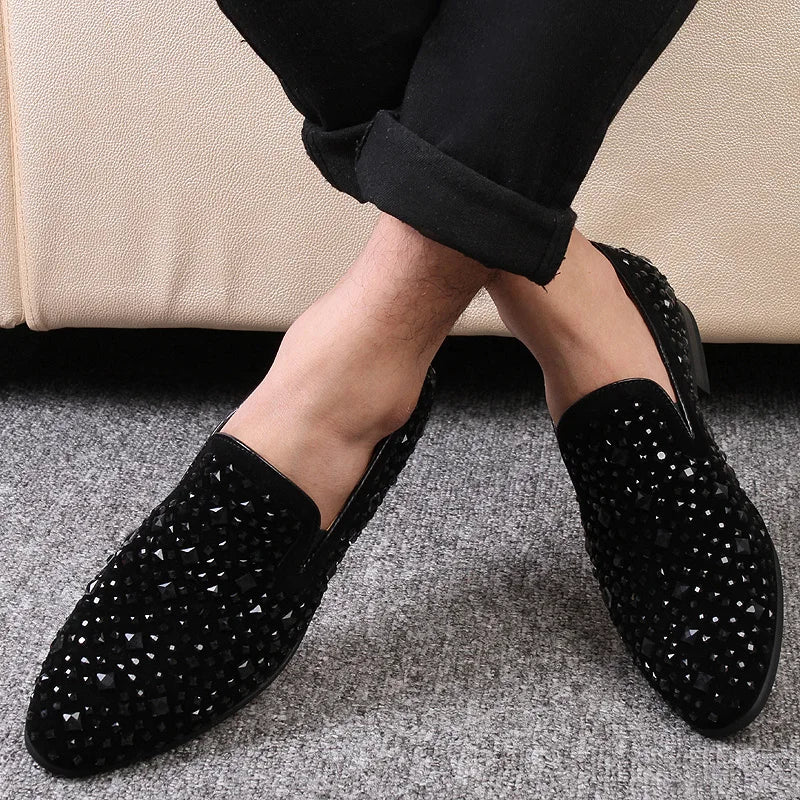 Elegant slip-on shoe with cut-out detail