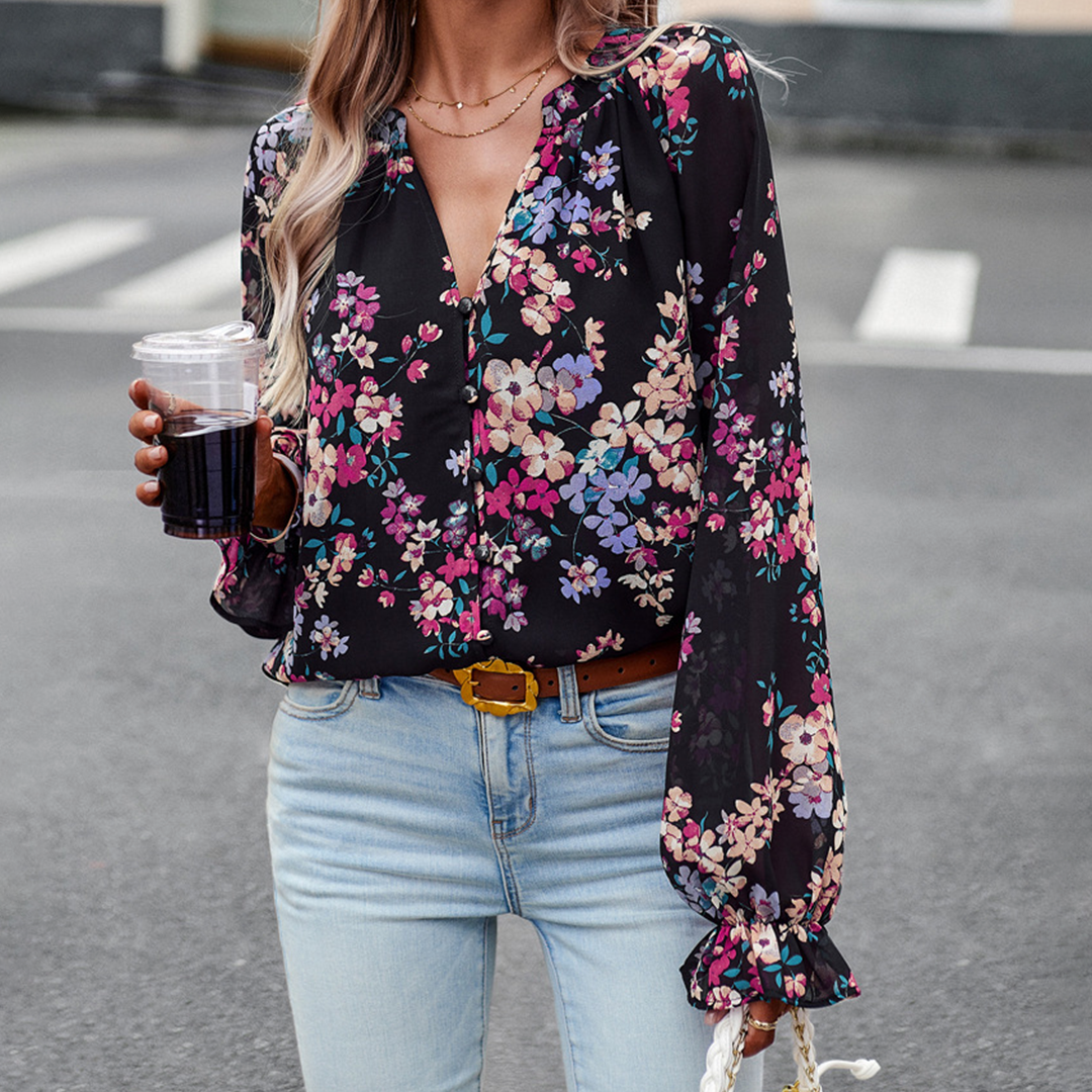 Summery blouse with floral pattern