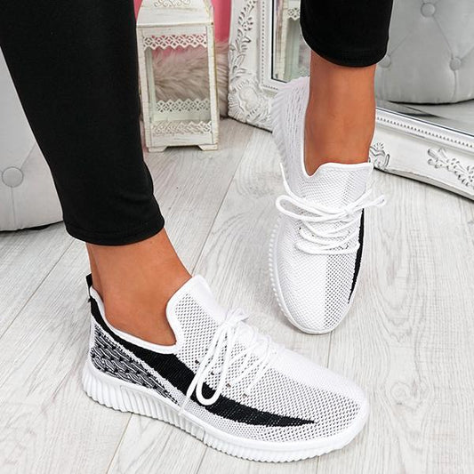 Breathable flat lace-up shoes