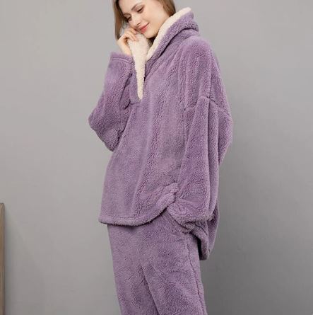 Pyjama set made of fluffy fleece for the night