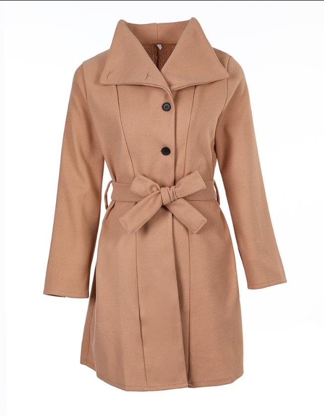 Winter trend: Elegant women's coat with belt