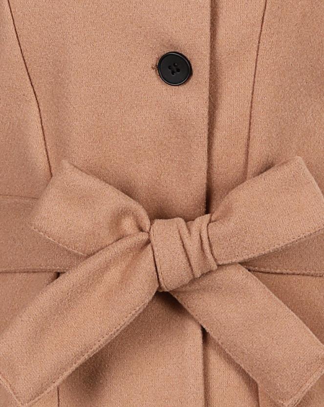 Winter trend: Elegant women's coat with belt