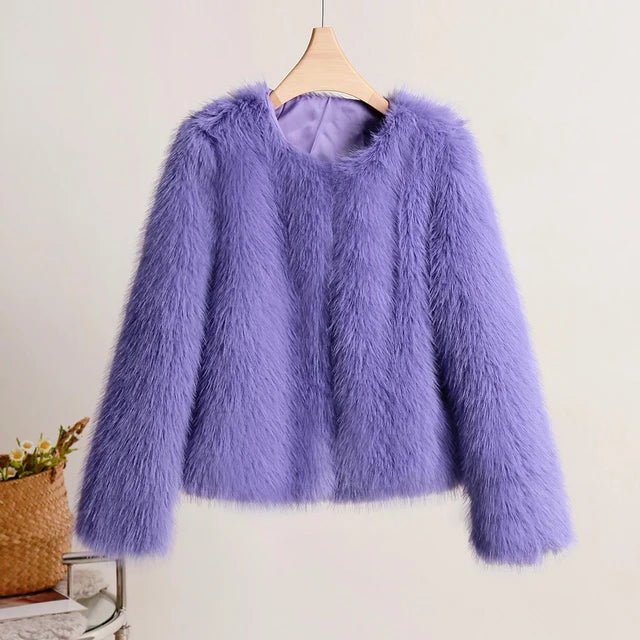 Women's Fur Coat - High-Quality Winter Outerwear - Luxurious Style - Winter 2024 Collection