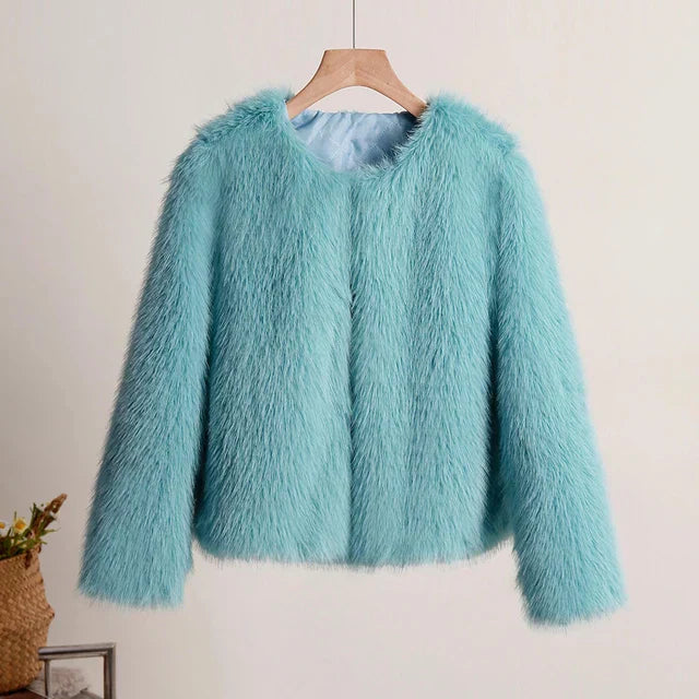 Women's Fur Coat - High-Quality Winter Outerwear - Luxurious Style - Winter 2024 Collection