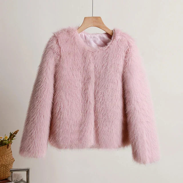 Women's Fur Coat - High-Quality Winter Outerwear - Luxurious Style - Winter 2024 Collection