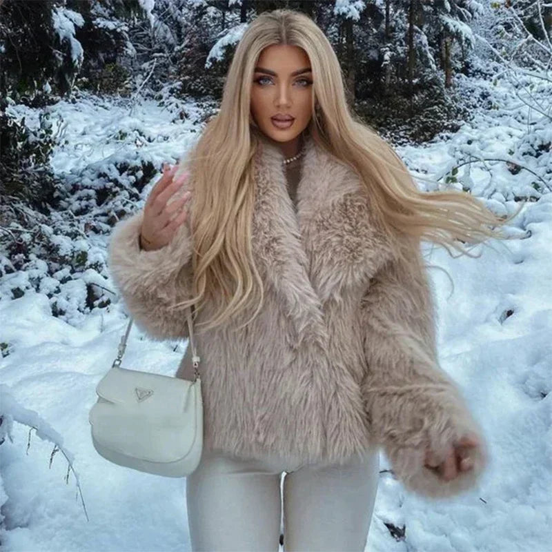 Women's Faux Fur Coat - Luxurious & Cozy Winter Jacket - Elegant Style for Winter 2024