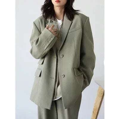 Stylish blazer with a classic cut and oversized design