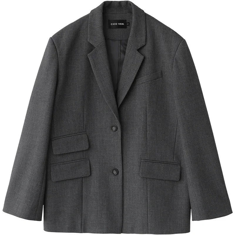 Stylish blazer with a classic cut and oversized design