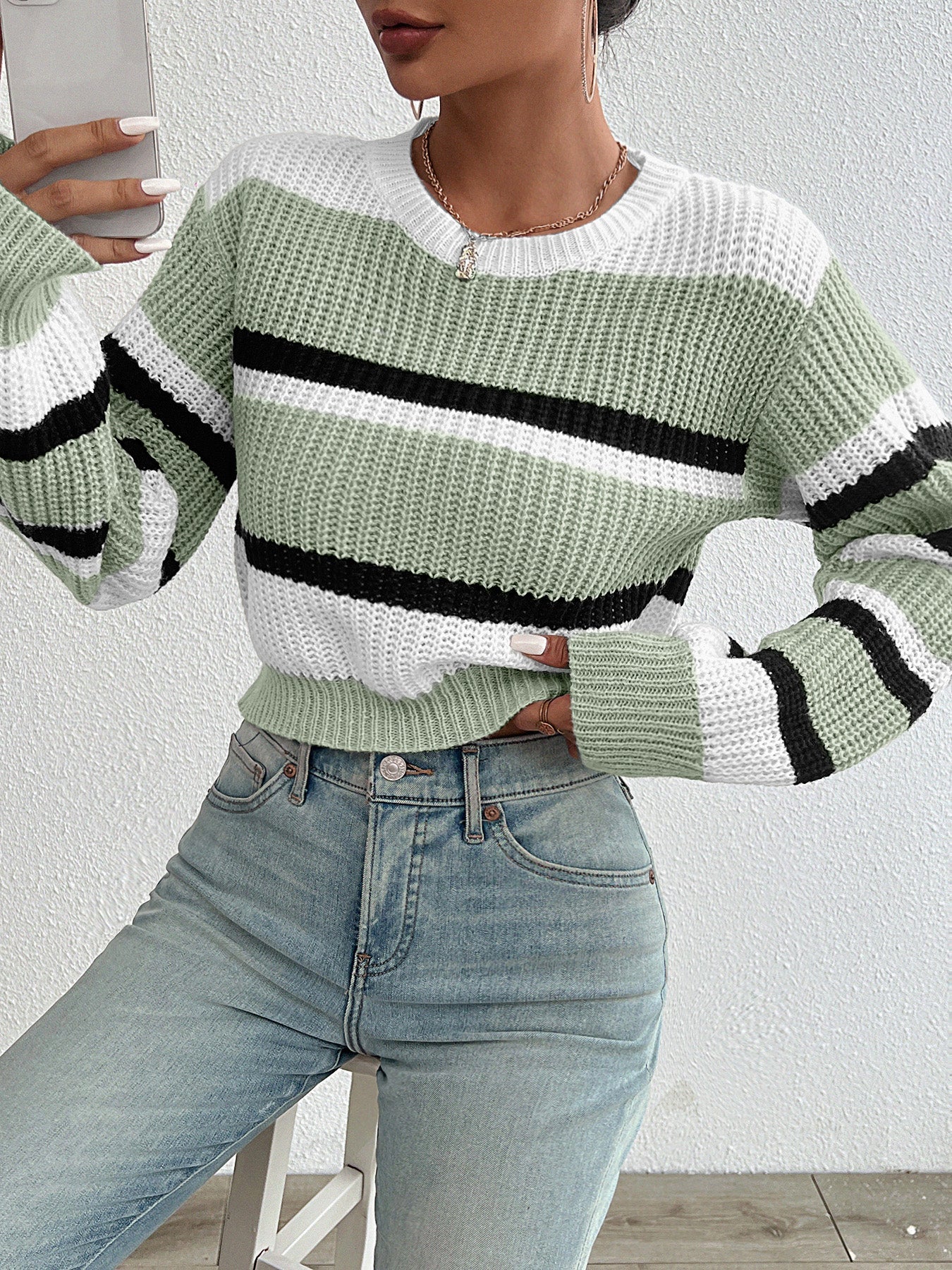 Women - Knitted Jumper - Soft Cozy Knitwear - Round Neck Sweater for Everyday Style