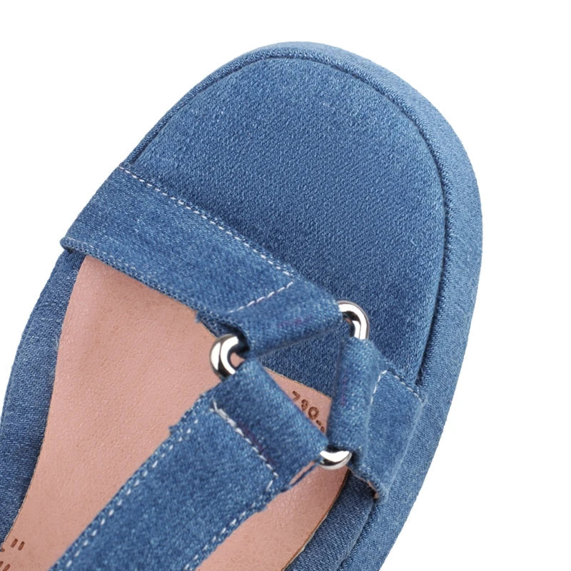 Fashionable women's sandals with thick soles