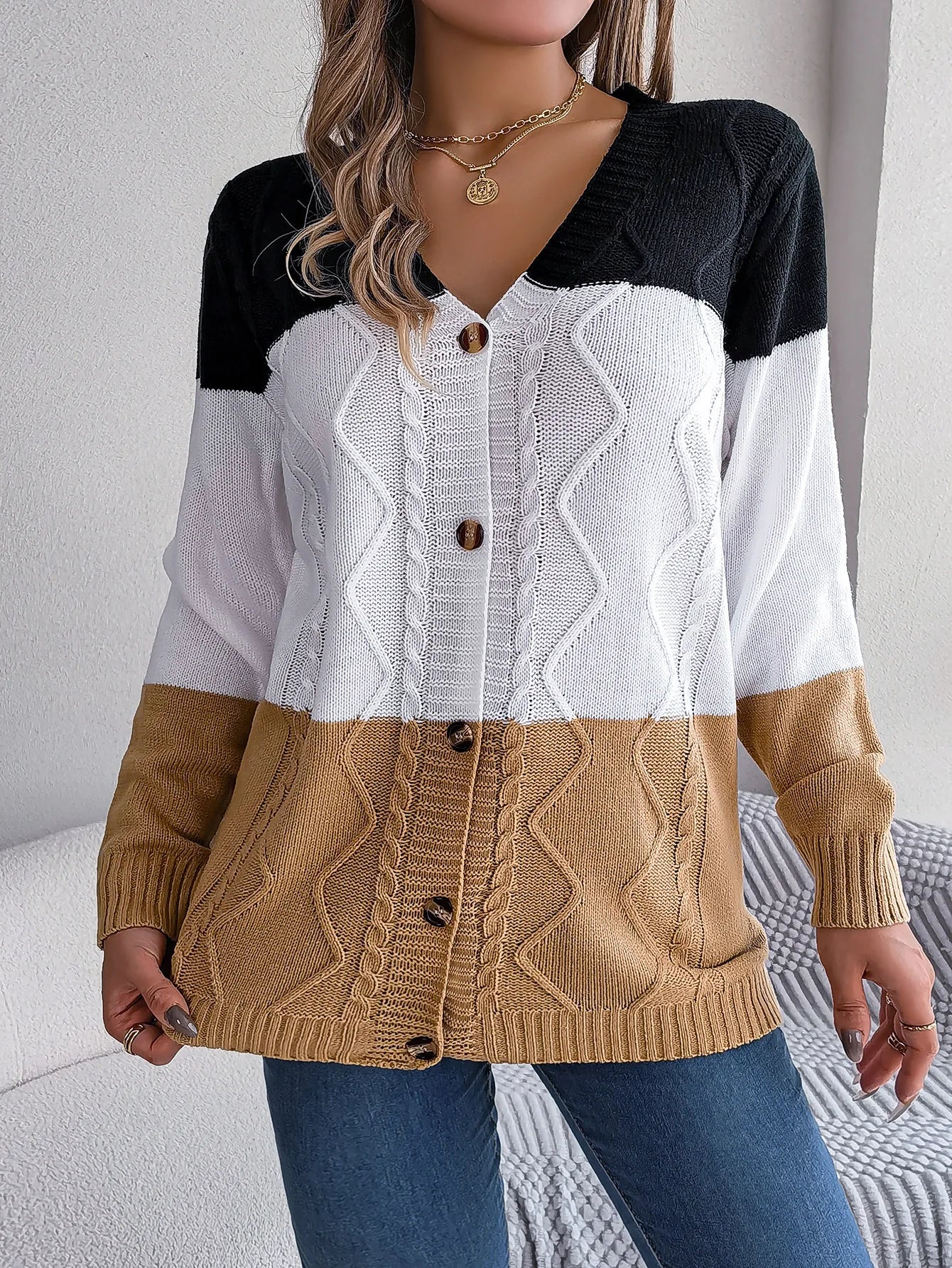 V-neck long sleeve knitted cardigan