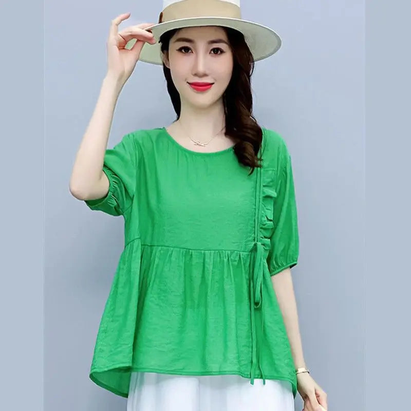 Elegant short-sleeved sweatshirt with gathering