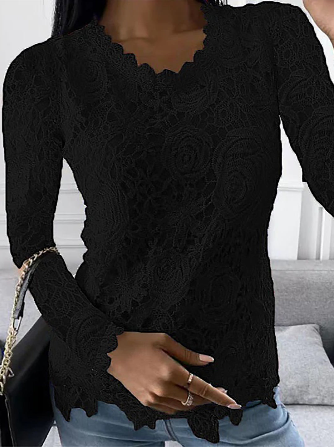 Trendy long-sleeved shirt for women with a long cut